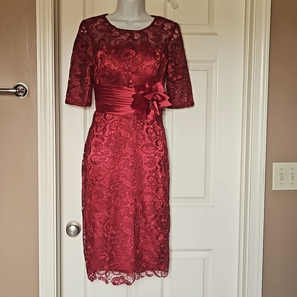 Burgundy Guipure Lace Midi Dress Fitted  Lined Around Neck   Size 4